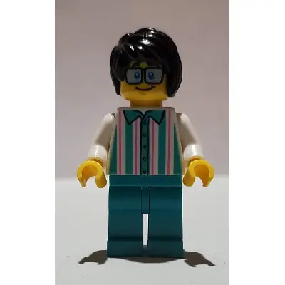 Lee - Panda Store Owner