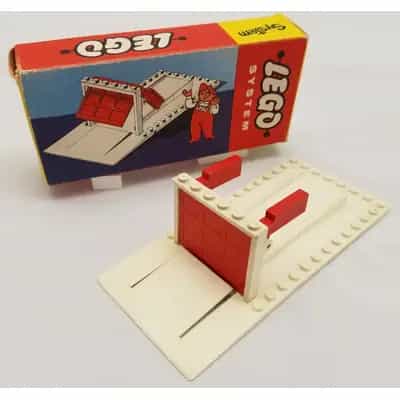 Garage Plate and Door (White Base and Door Frame)