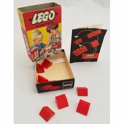 2 x 2 Sloping Roof Bricks, Red