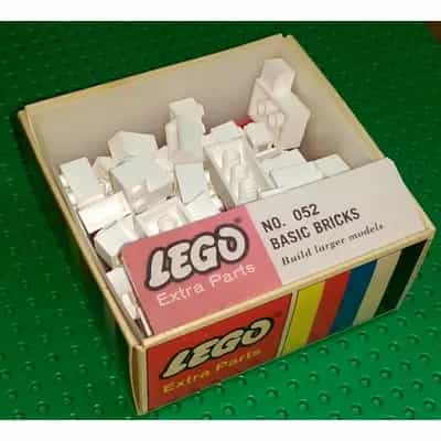 Assorted basic bricks - White