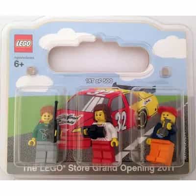 Castleton Square Exclusive Minifigure pack